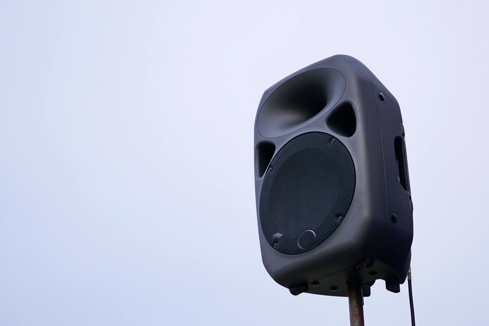 4 potential effects of exposure to outdoor speakers on one’s ears